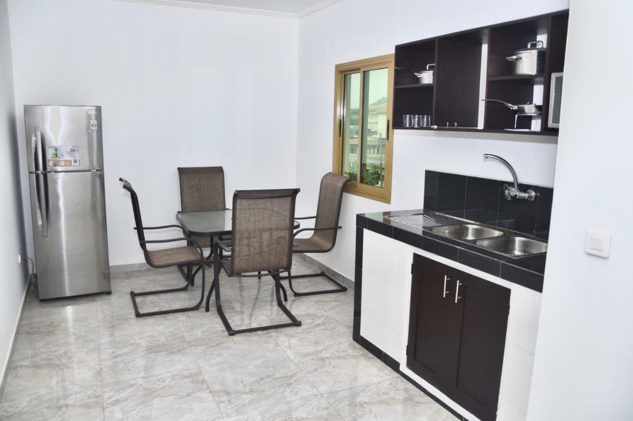 Hotel La Couronne Rw Yaounde Bagian luar foto