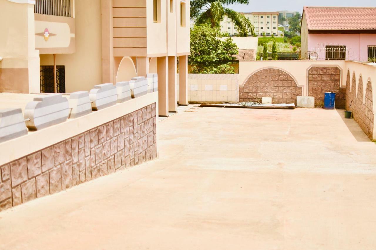 Hotel La Couronne Rw Yaounde Bagian luar foto