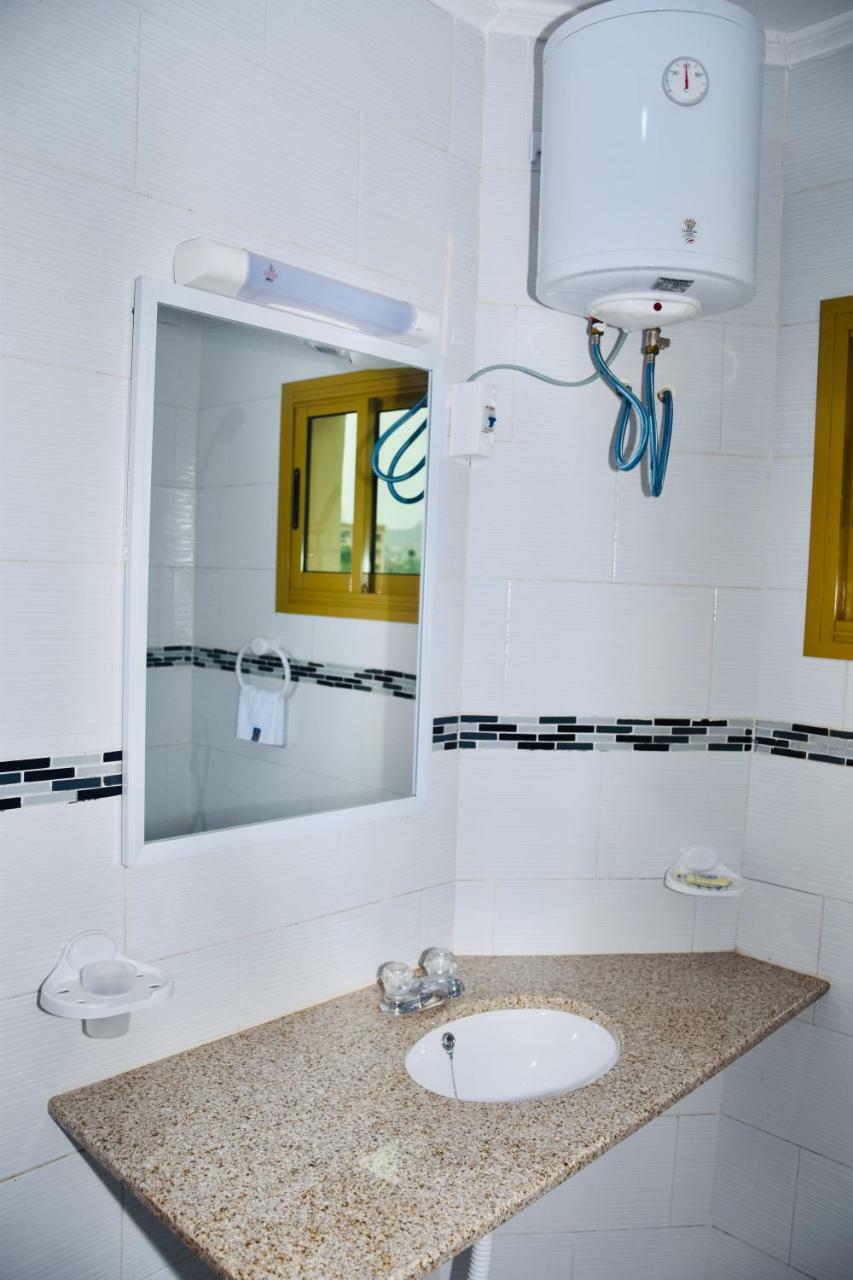 Hotel La Couronne Rw Yaounde Bagian luar foto