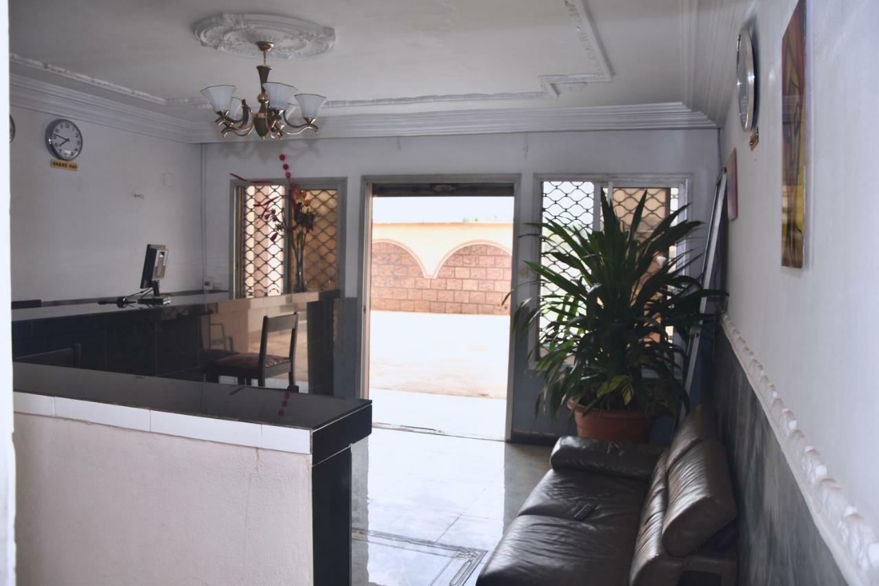 Hotel La Couronne Rw Yaounde Bagian luar foto