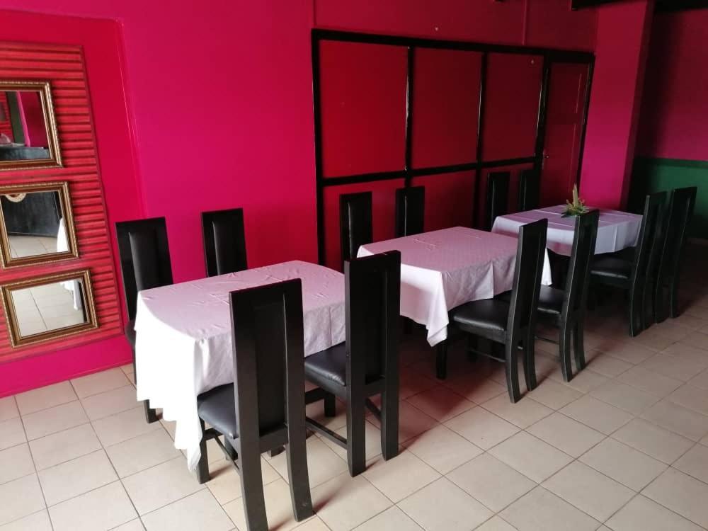 Hotel La Couronne Rw Yaounde Bagian luar foto